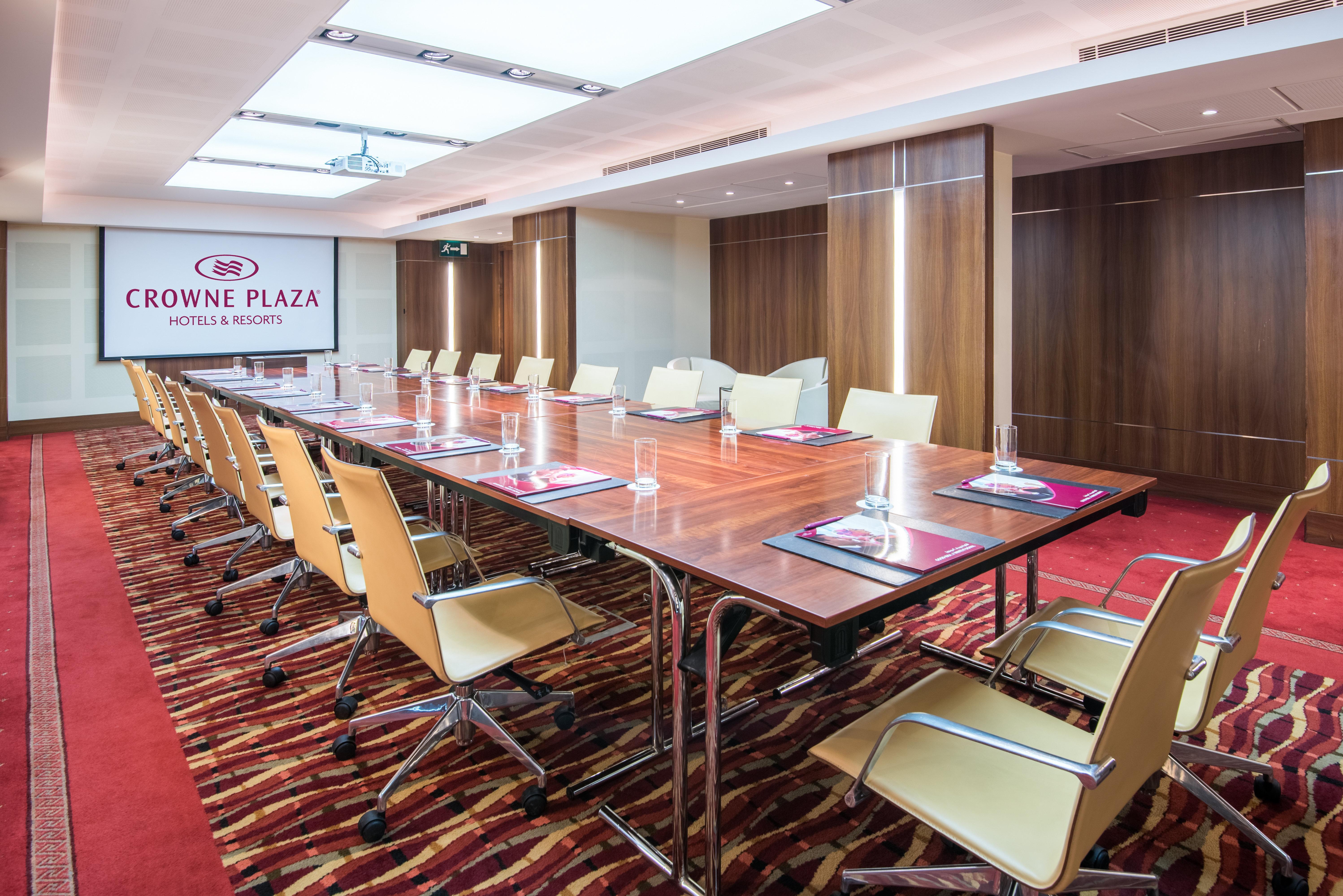 Crowne Plaza Kuwait Al Thuraya City By Ihg Kuwait City Exterior foto
