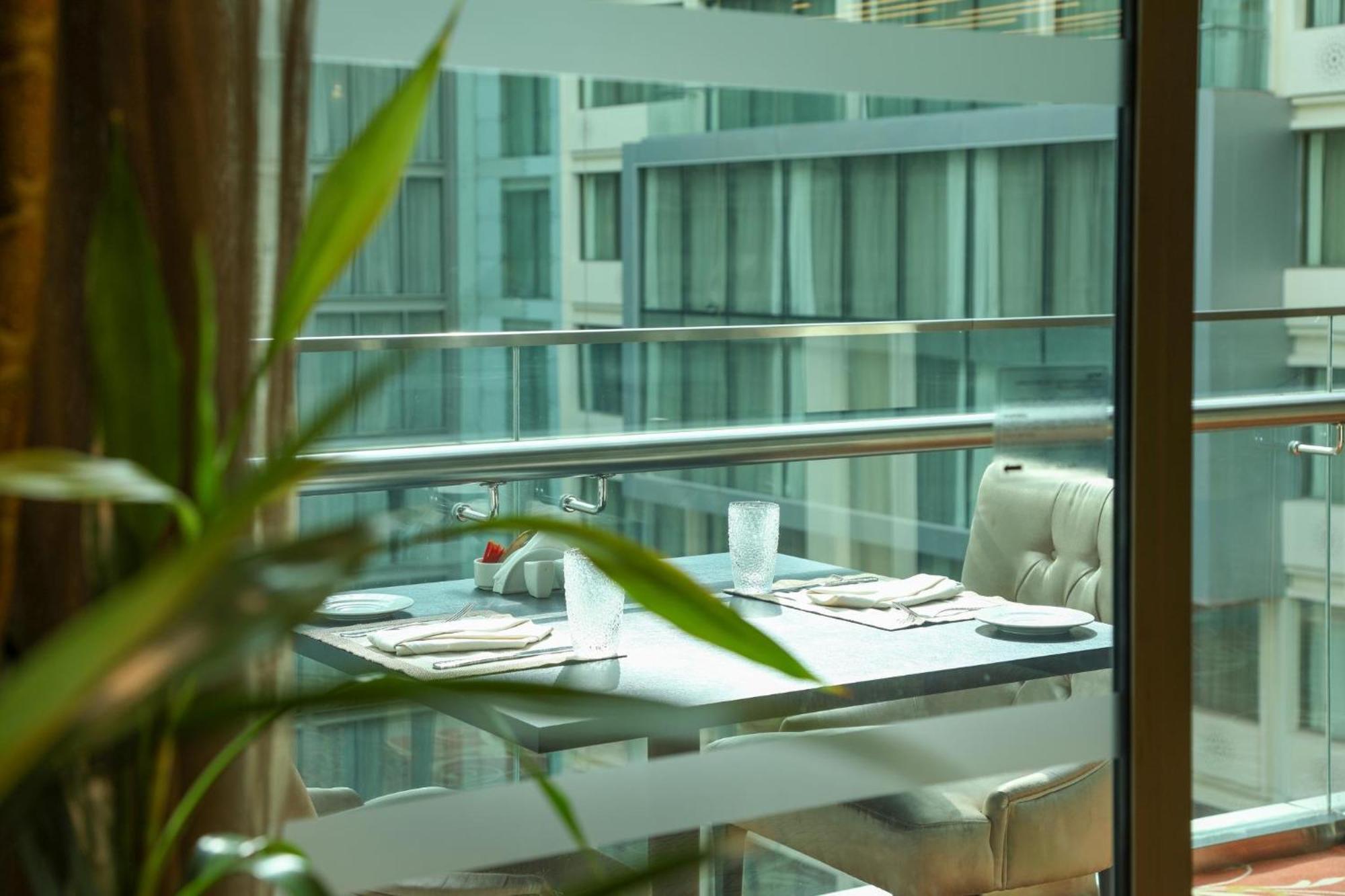 Crowne Plaza Kuwait Al Thuraya City By Ihg Kuwait City Exterior foto