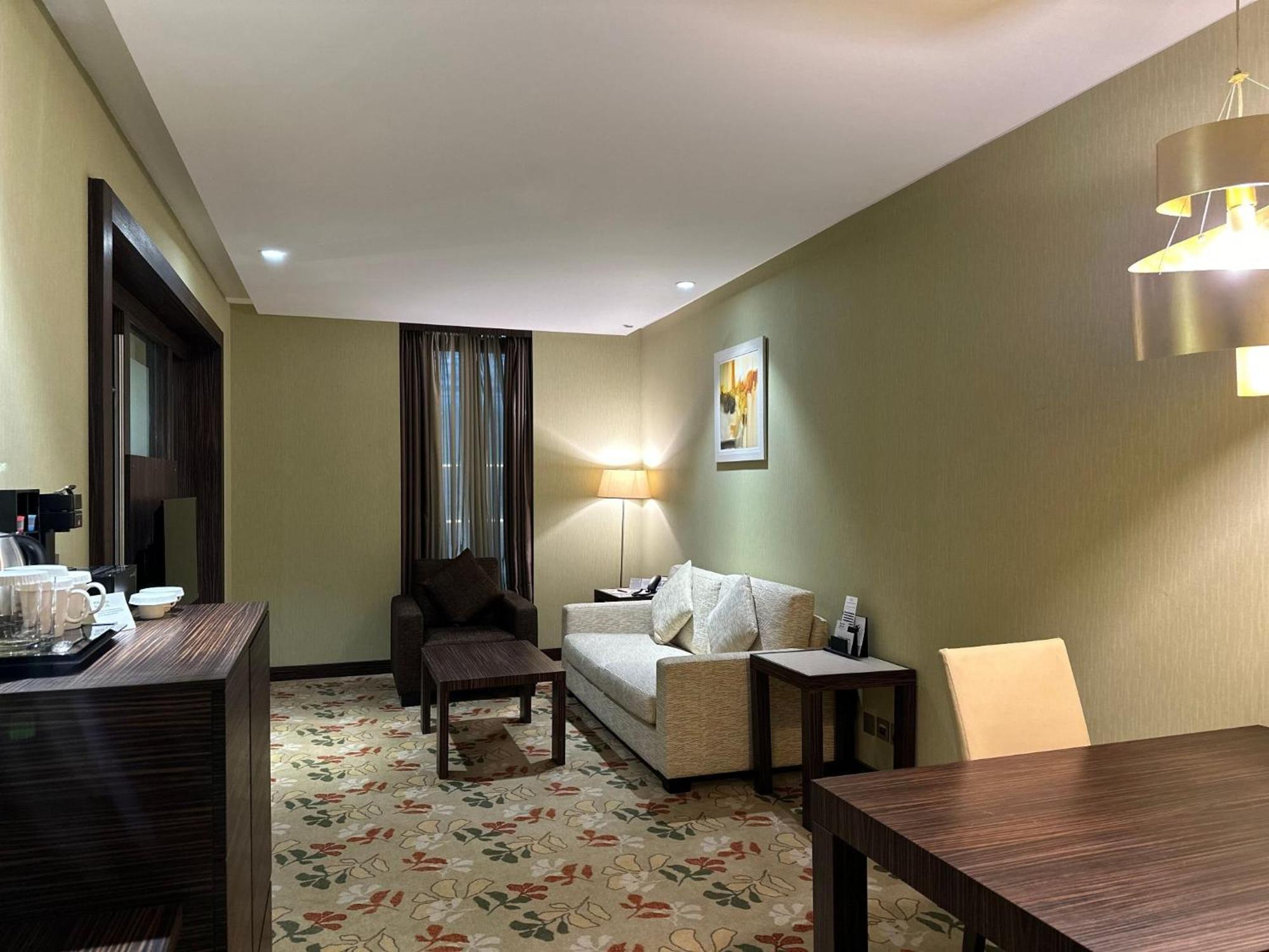 Crowne Plaza Kuwait Al Thuraya City By Ihg Kuwait City Exterior foto