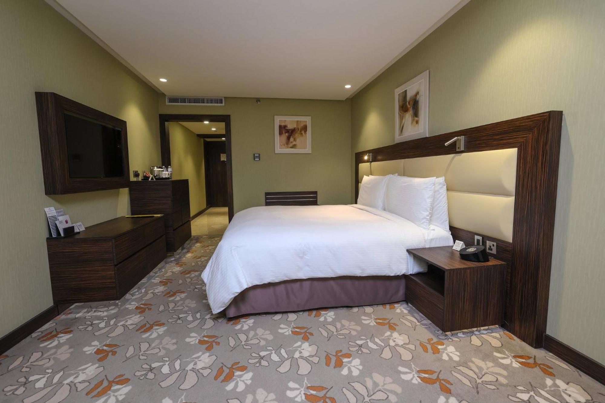 Crowne Plaza Kuwait Al Thuraya City By Ihg Kuwait City Exterior foto