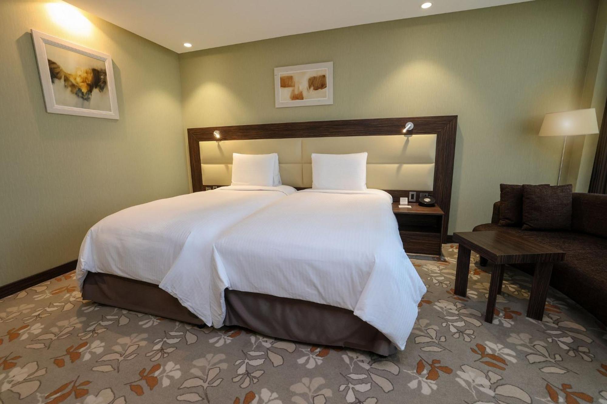 Crowne Plaza Kuwait Al Thuraya City By Ihg Kuwait City Exterior foto