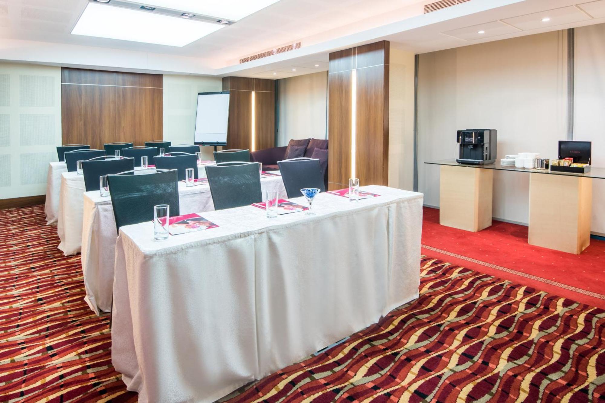 Crowne Plaza Kuwait Al Thuraya City By Ihg Kuwait City Exterior foto